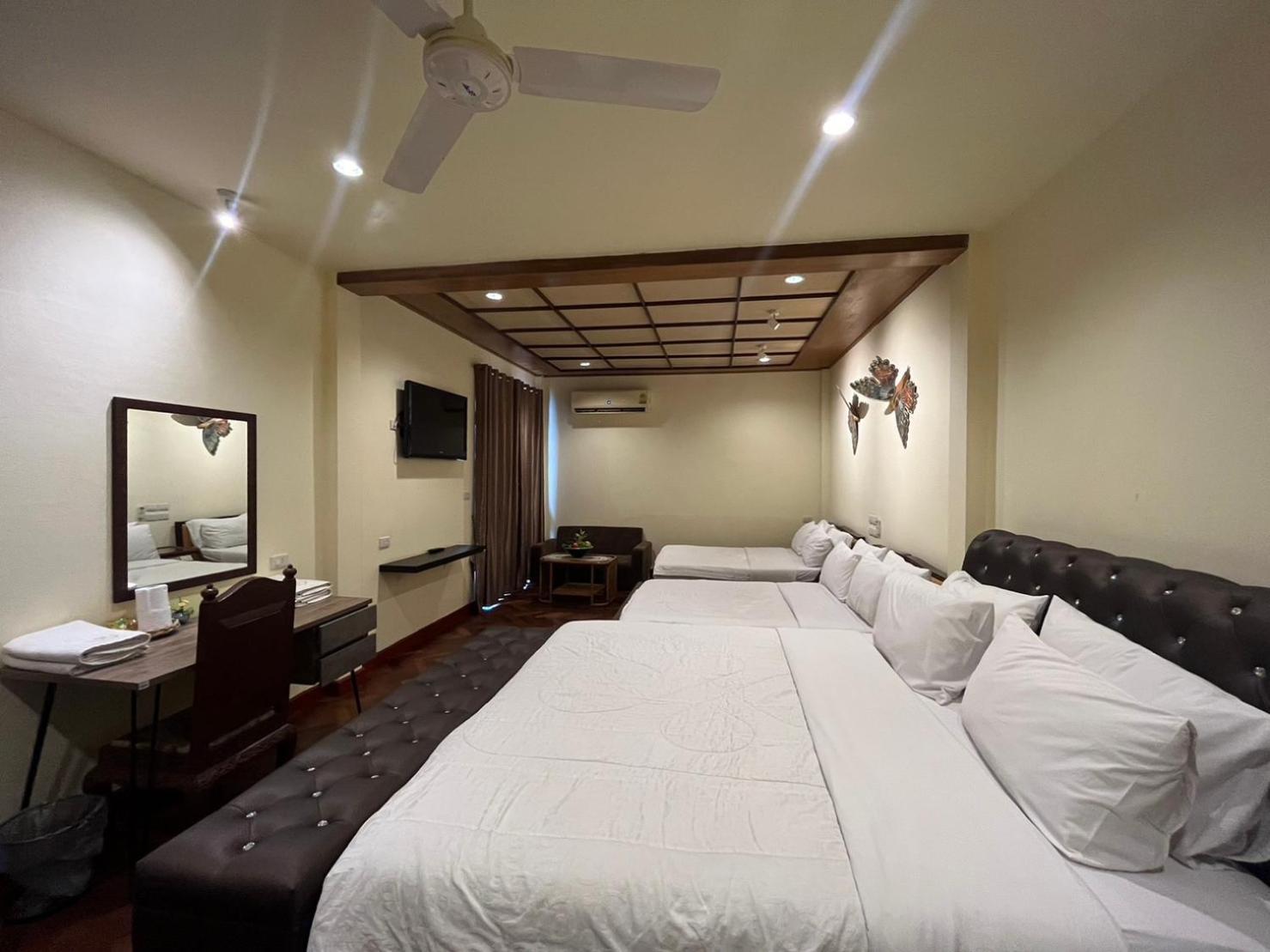 Prince Hotel Chiang Mai होटल