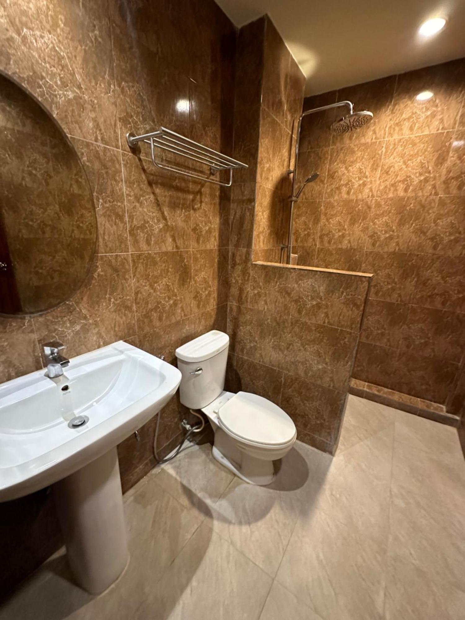 Prince Hotel Chiang Mai होटल 2*